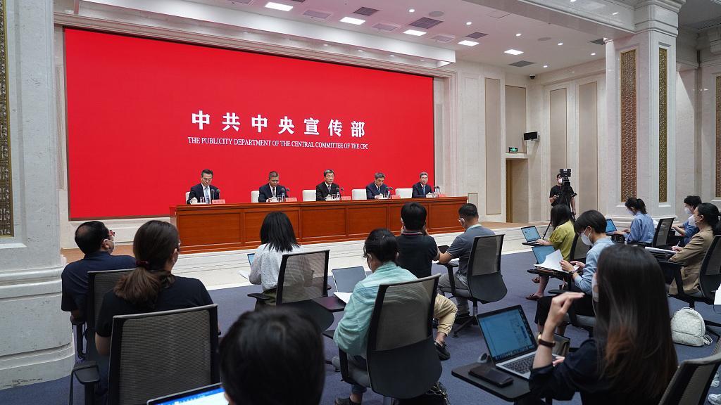 Las autoridades chinas detallan ante la prensa los logros del país en educación y desarrollo