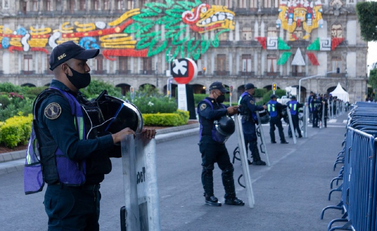 Policías en el Zócalo