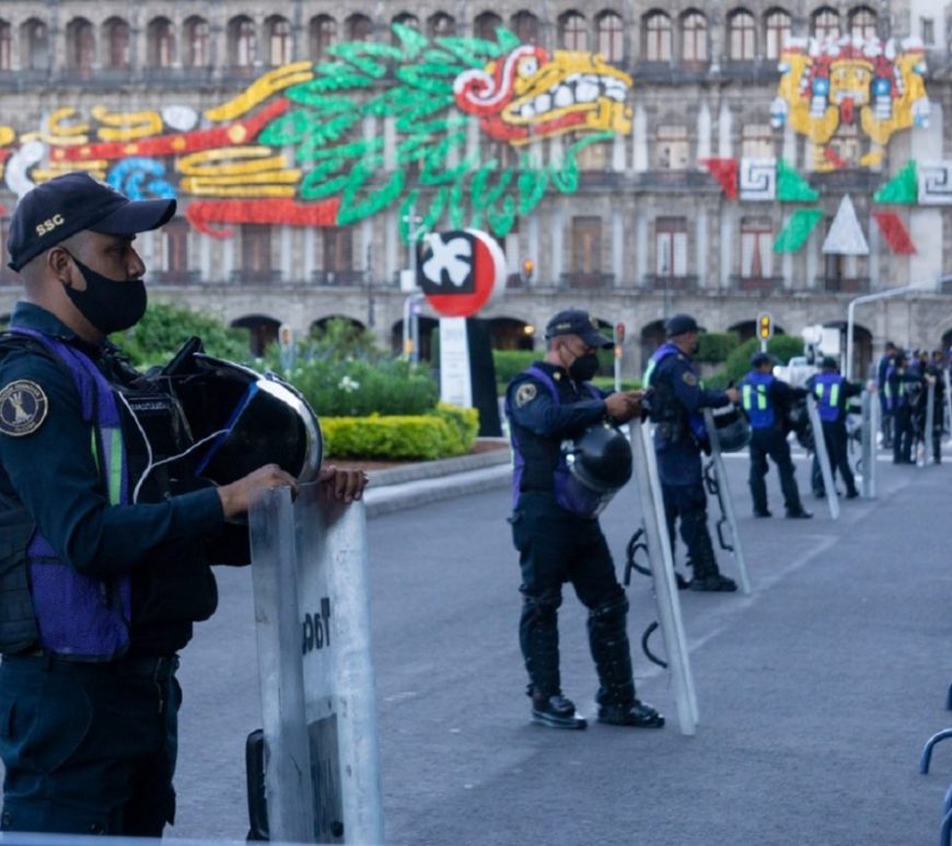 Policías en el Zócalo