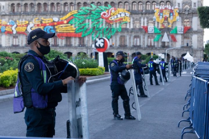 Policías en el Zócalo