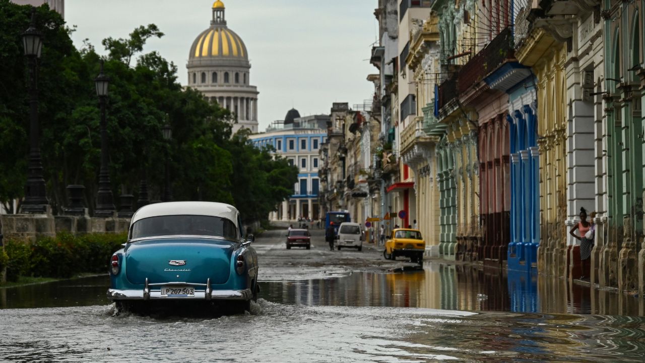 Calle con anegación en Cuba