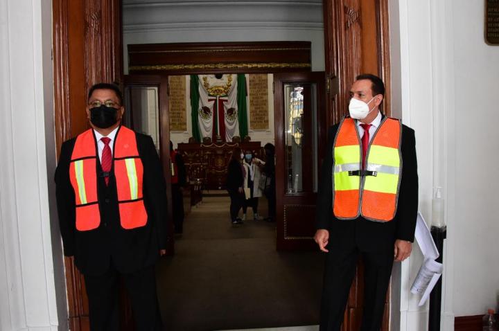Vigilantes en el Congreso capitalino 