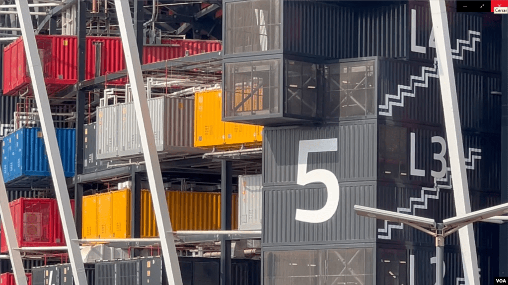 Qatar Estadio 974 es una infraestructura deportiva desmontable y ecosostenible hecha con contenedores de carga que ha llamado la atención por ser la primera estructura movil como sede de la fiesta mundialista