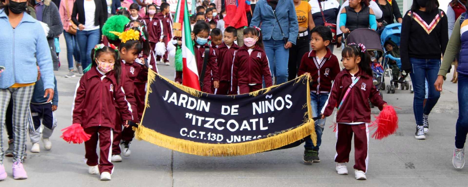 Defile de niños de primaria