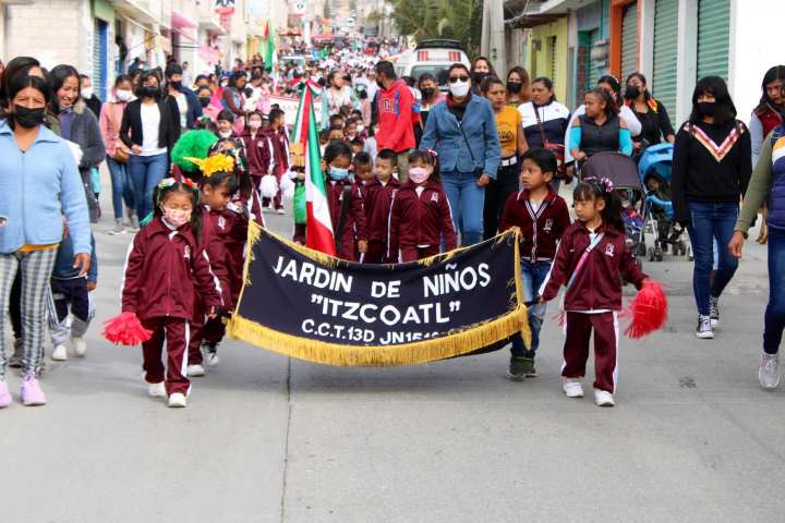 Defile de niños de primaria