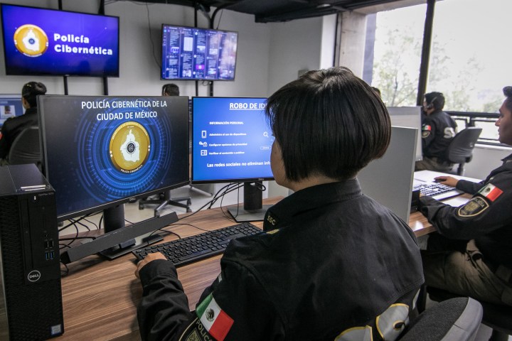 Policía cibernética