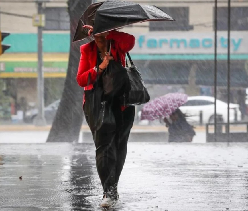 Mujer en la lluvia
