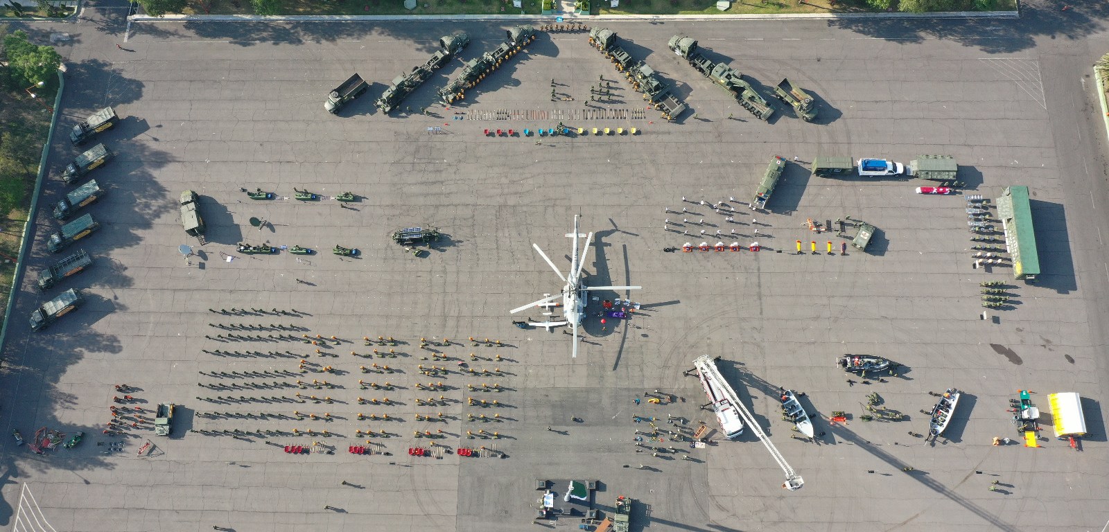 Militares desplegados en cuartel militar