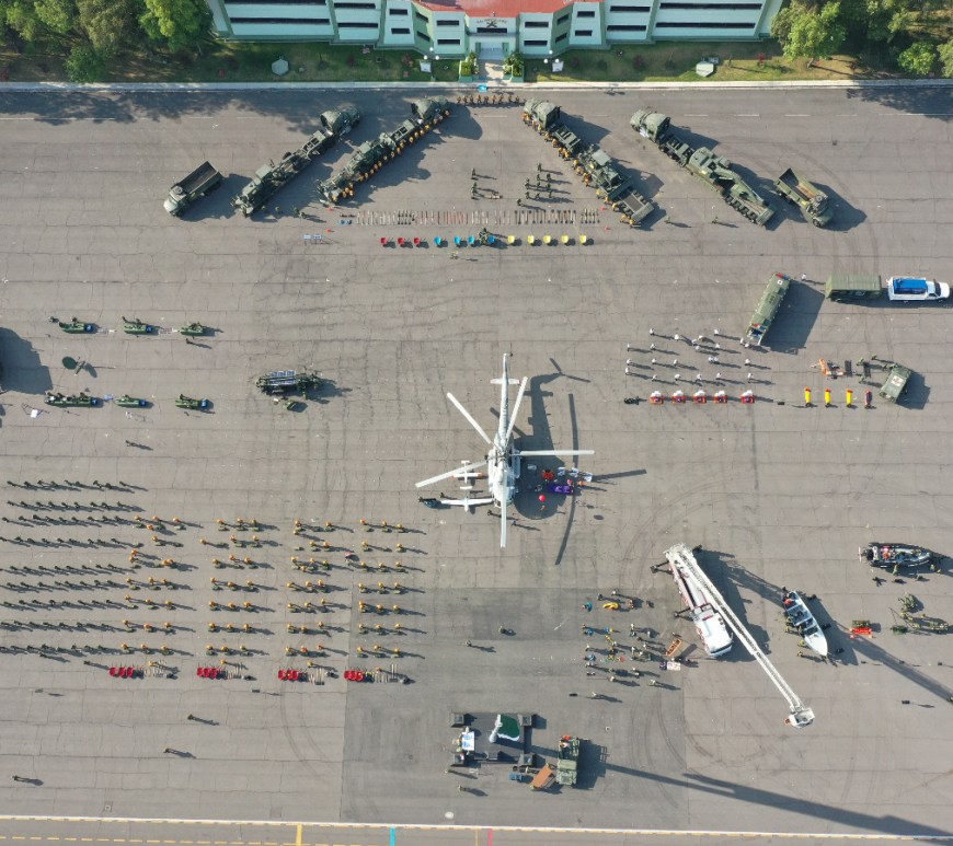 Militares desplegados en cuartel militar