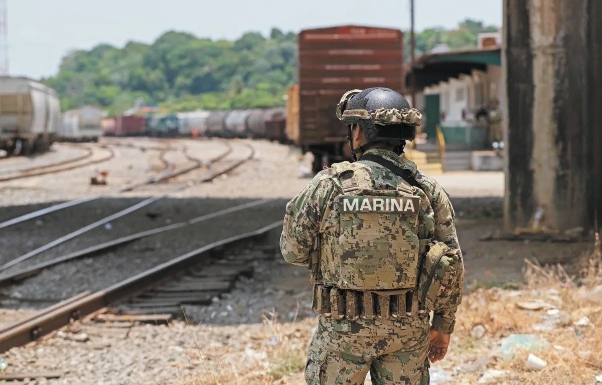 Infantes de Marina en vías ferroviarias