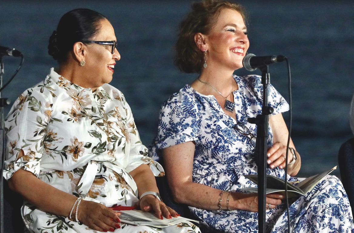 Beatriz Gutiérrez Müller y Rosa Icela Rodríguez