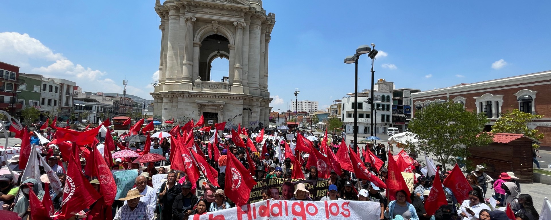 Antorchistas se manifiestan en Pachuca