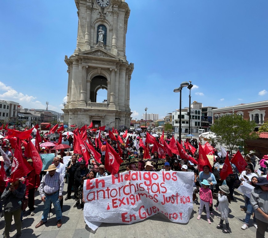 Antorchistas se manifiestan en Pachuca