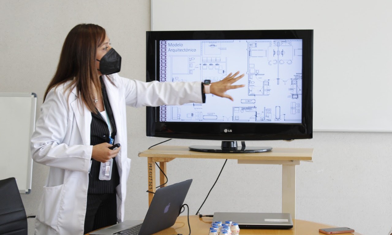 Medico informa en pantalla