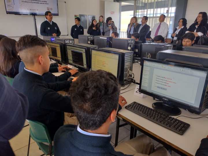 Alumnos en salón de clase