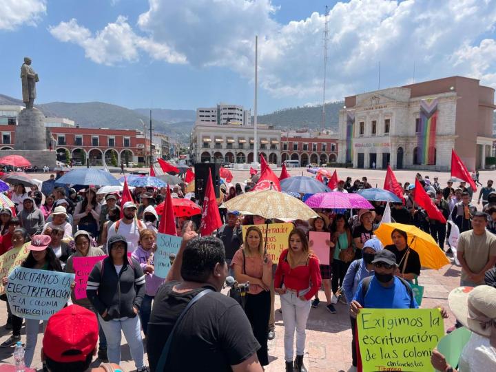 Antorchistas se manifiestan en Pachuca 