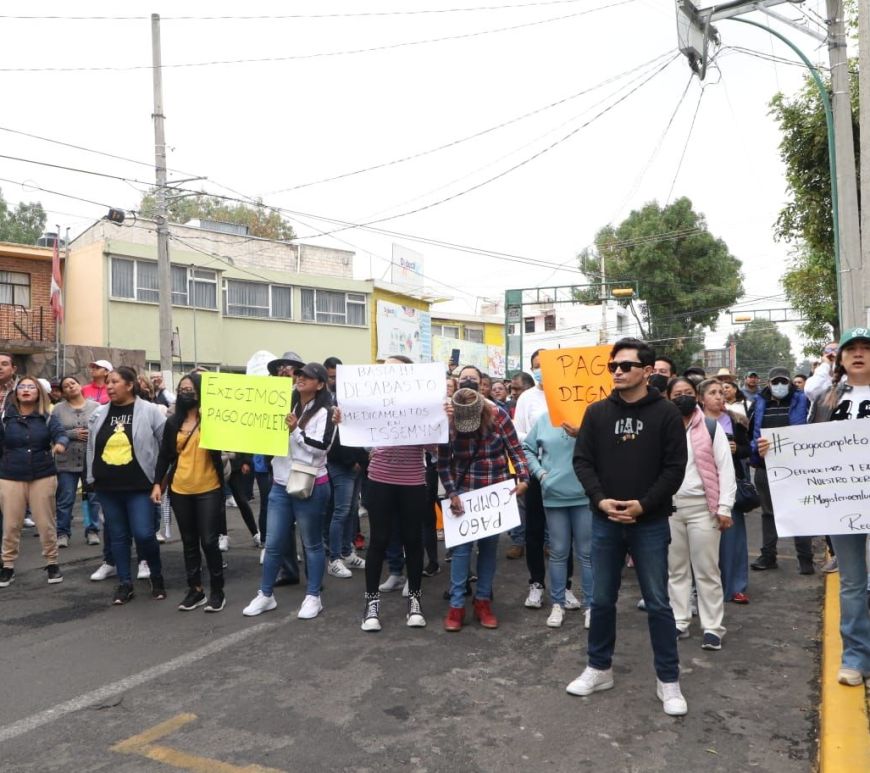 Maestros mexiquenses bloquean vialidades