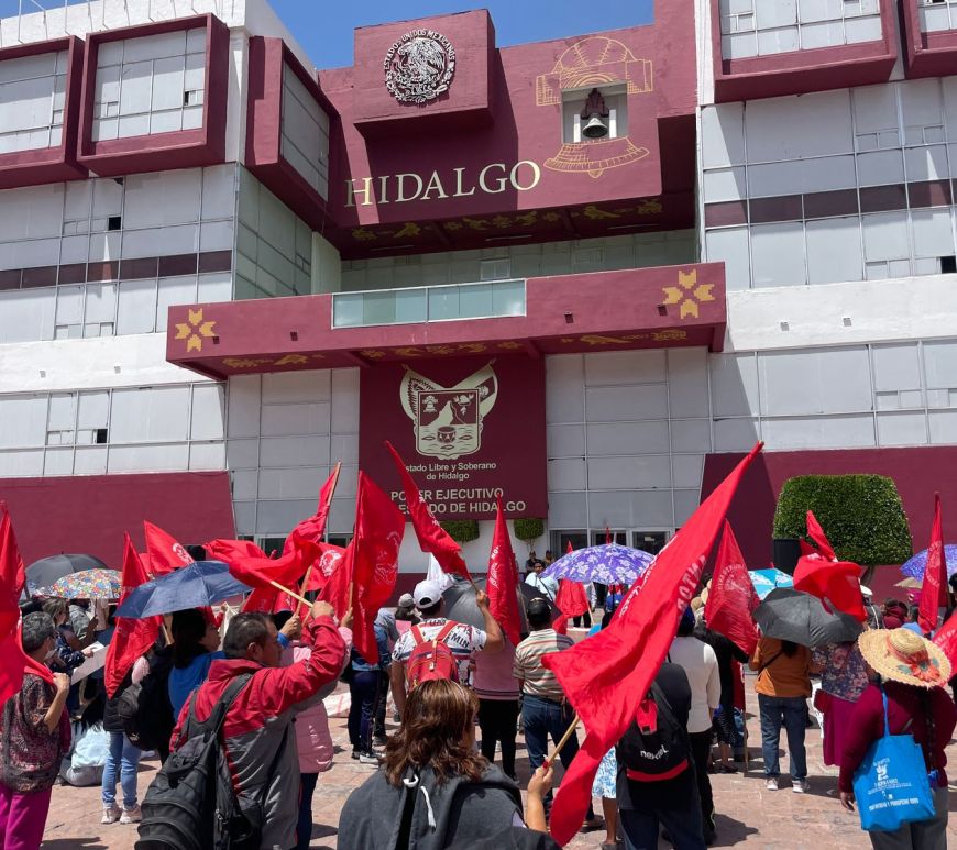 Antorchistas se manifiestan en Pachuca