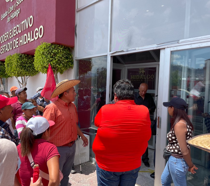 Antorchistas se manifiestan en Pachuca
