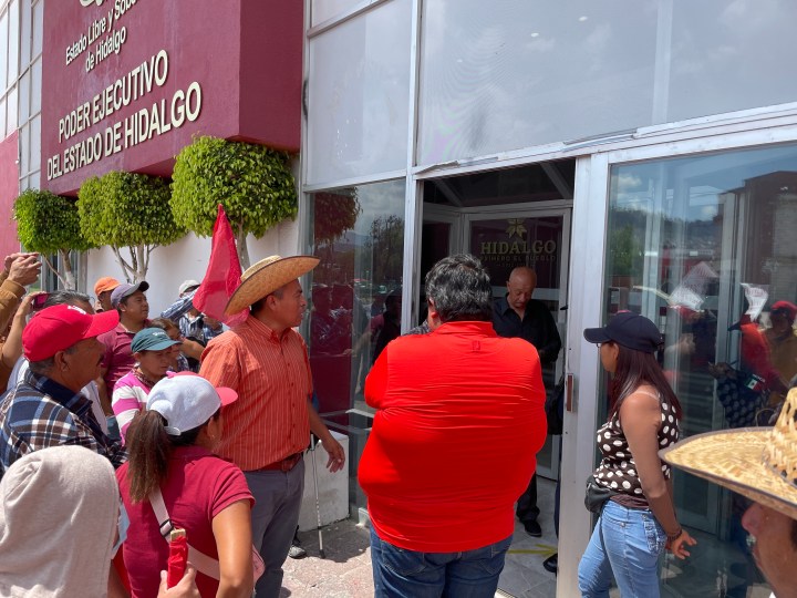 Antorchistas se manifiestan en Pachuca 