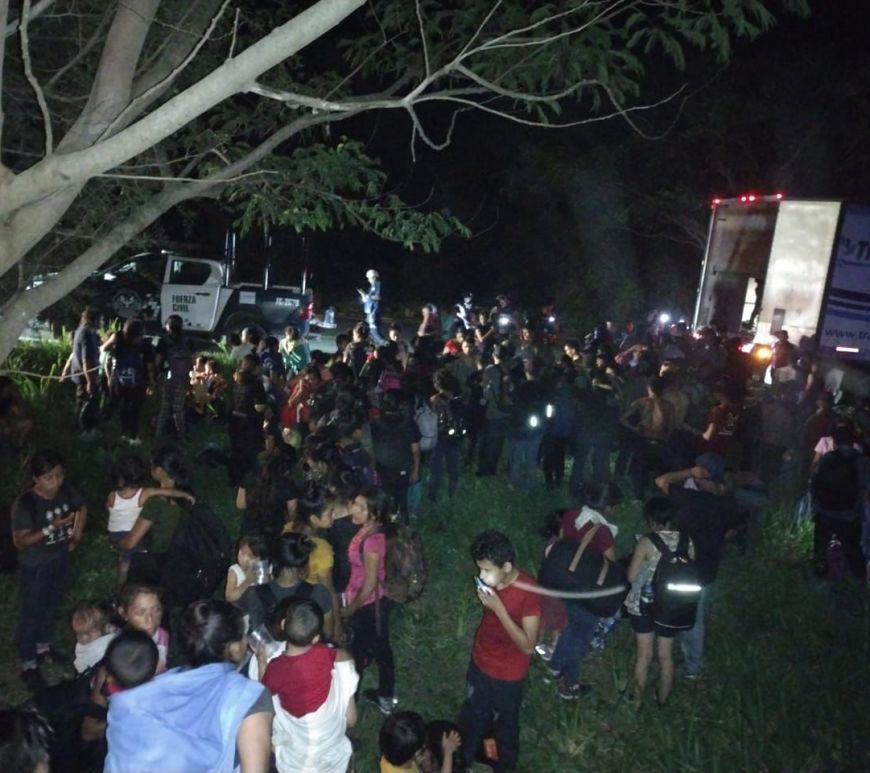 Grupo de migrantes rescatados