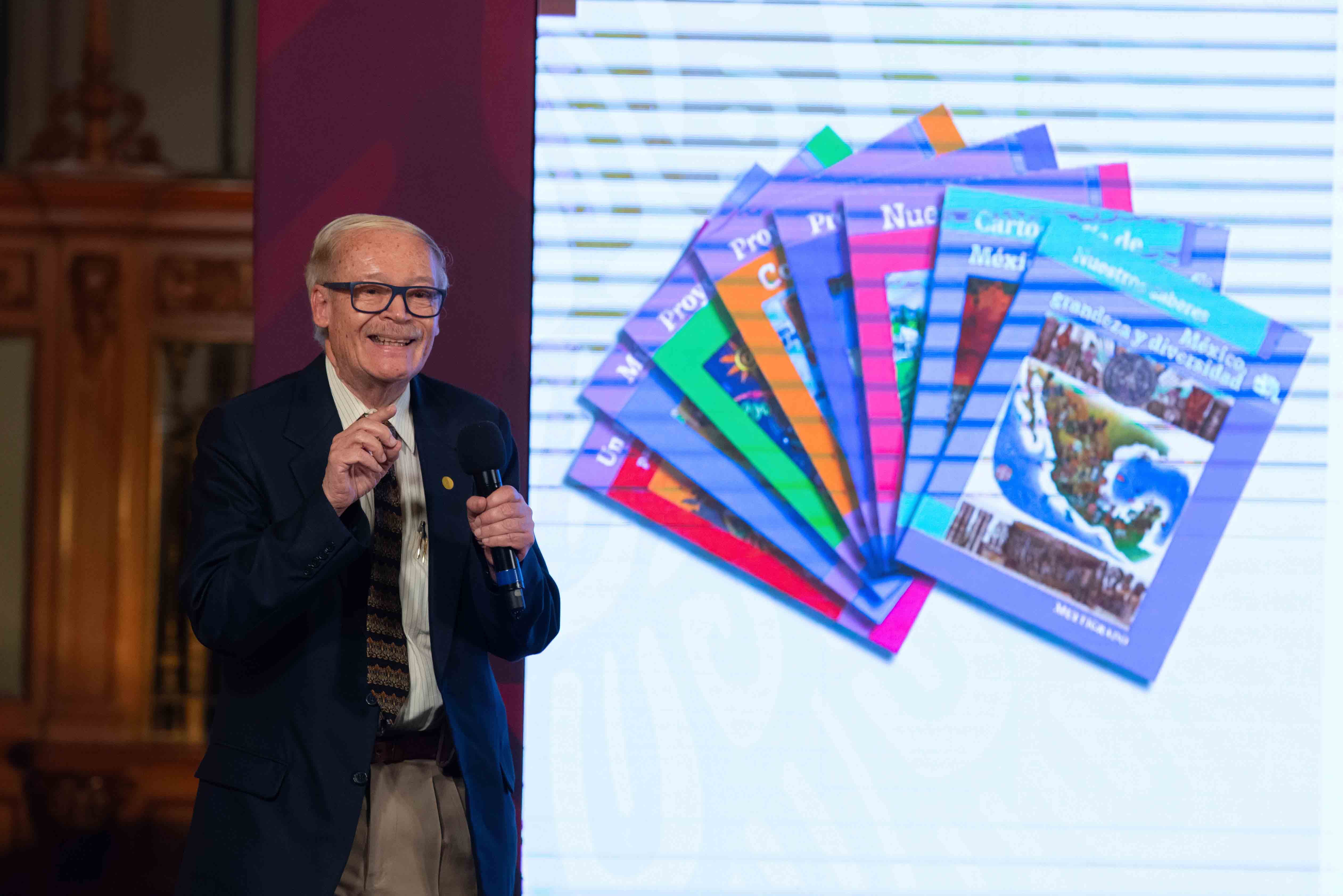 Presentan libros de texto gratuitos