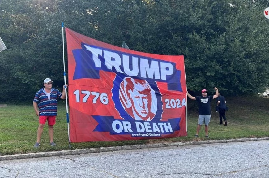 Manifestantes a favor de Trump