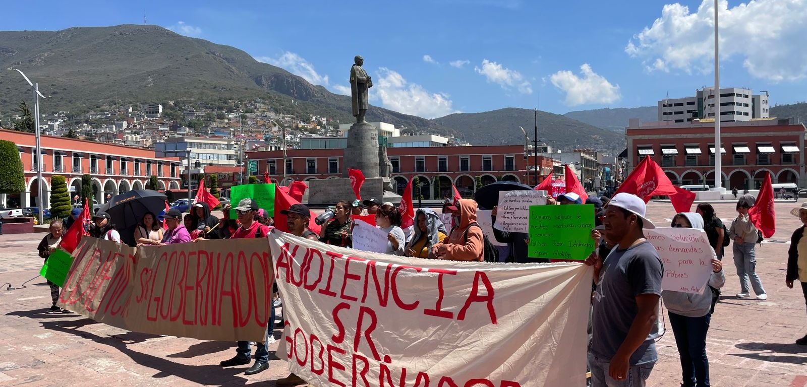 Antorchistas en manifestación