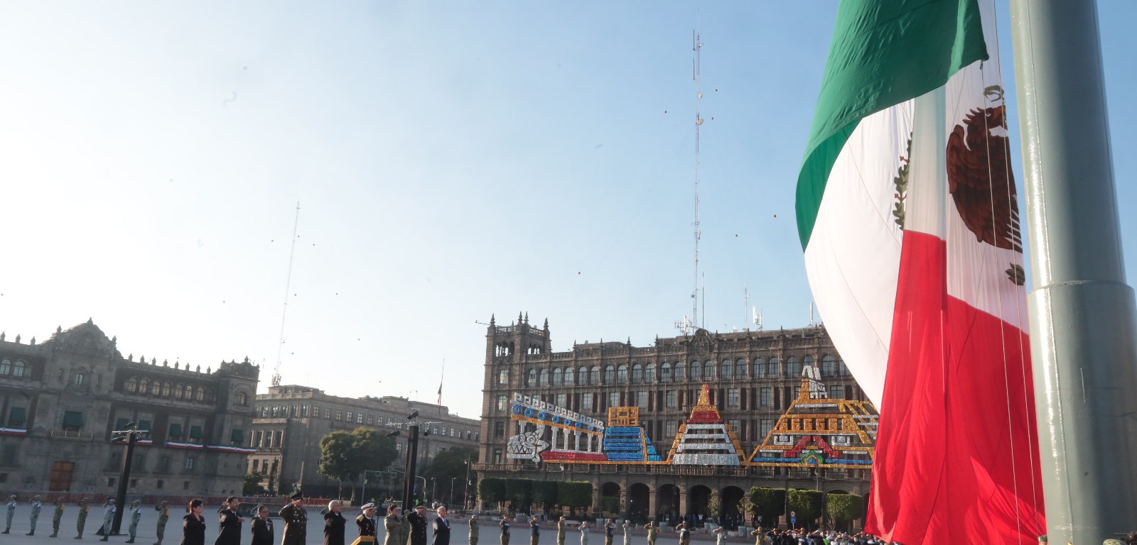 Izamiento de bandera nacional