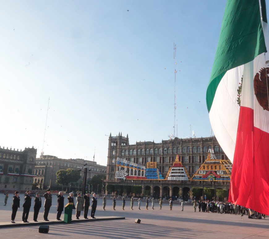 Izamiento de bandera nacional