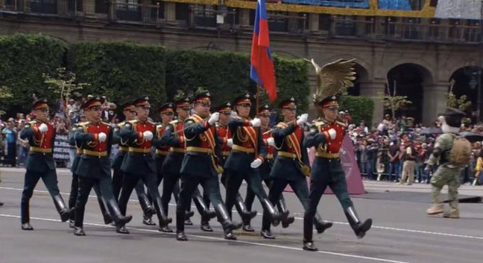 Contingente de militares de Rusia en desfile mexicano