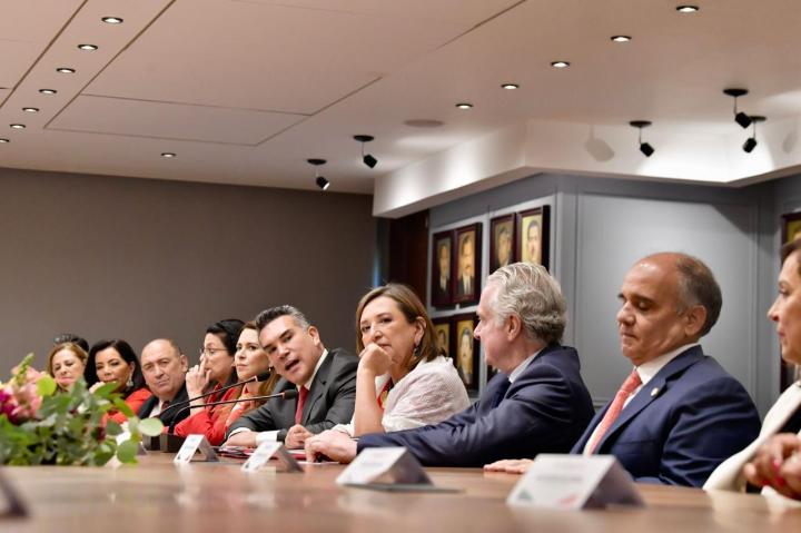 Xóchitl Gálvez en sede nacional del PRI