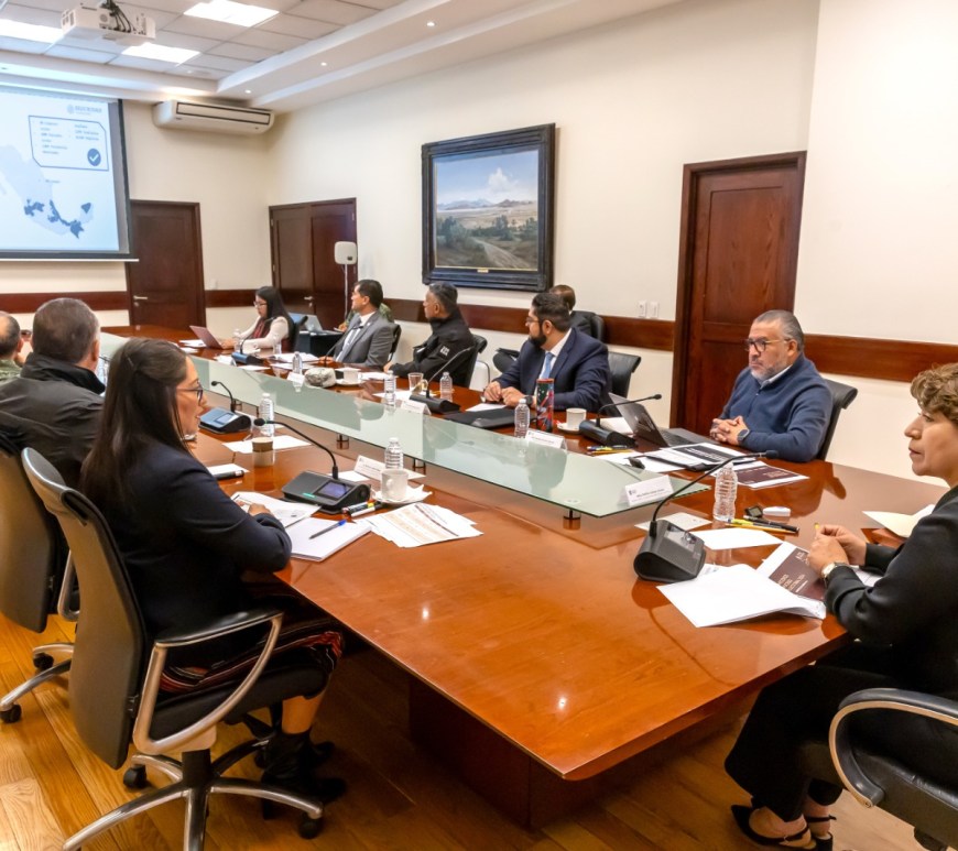 Delfina Gómez en reunión de seguridad