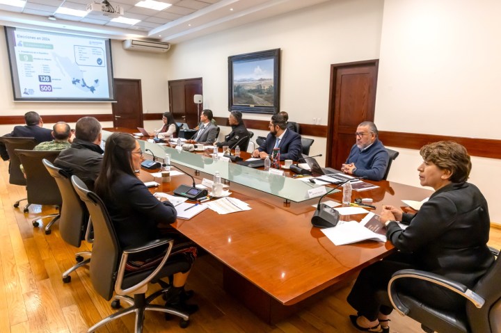 Delfina Gómez en reunión de seguridad