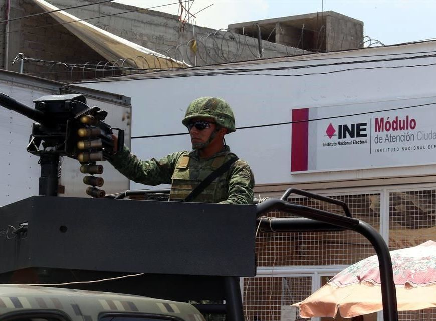 Ejército en instataciones del INE