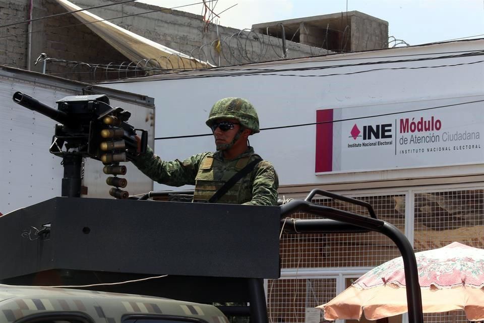 Ejército en instataciones del INE