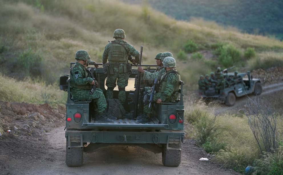 Militares en vehículos