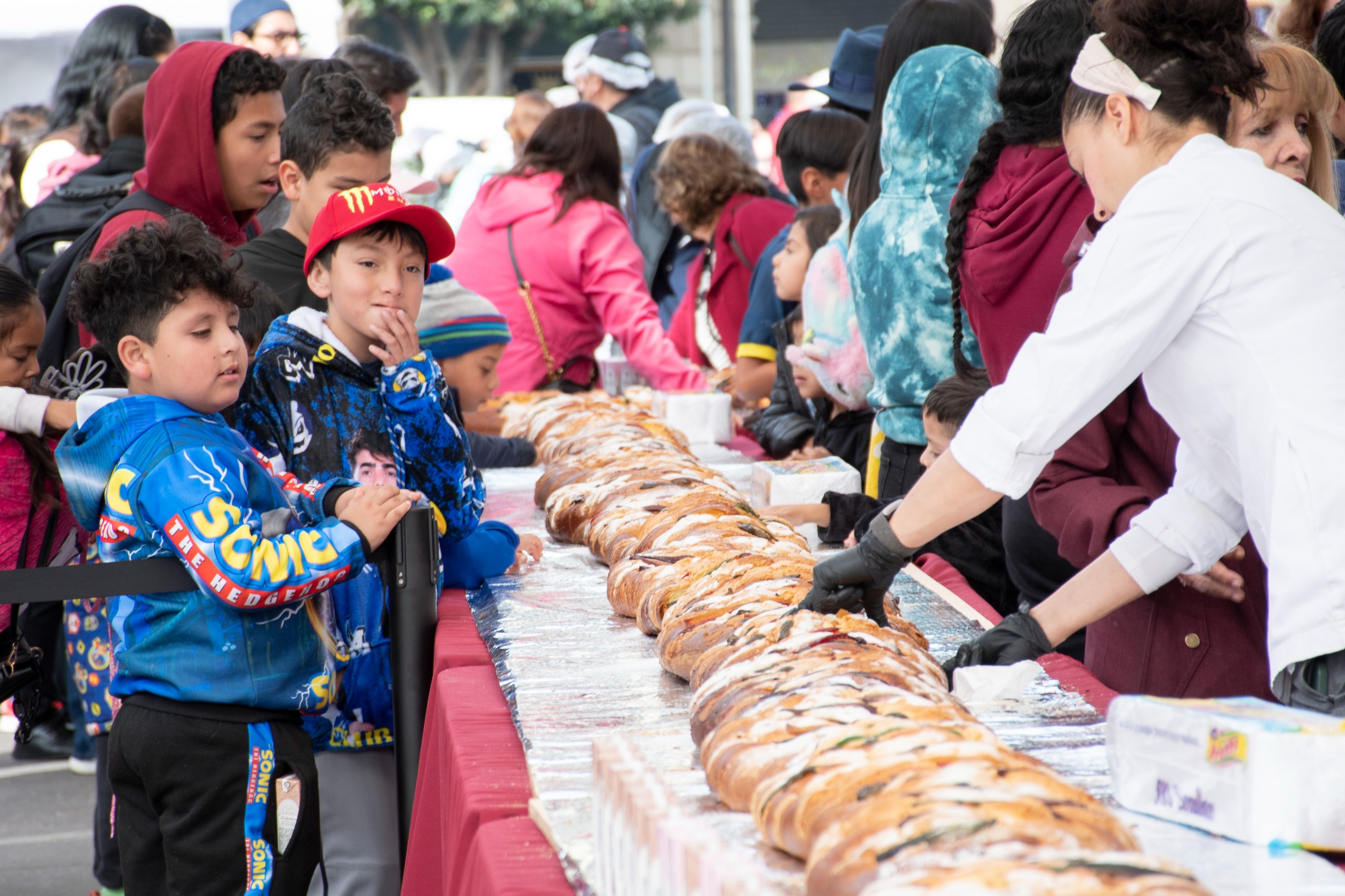 Niños y rosca de Reyes