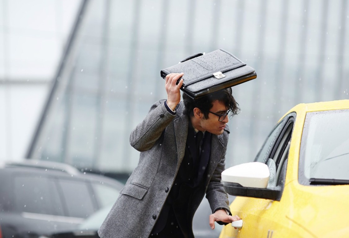 Ejecutivo en la lluvia