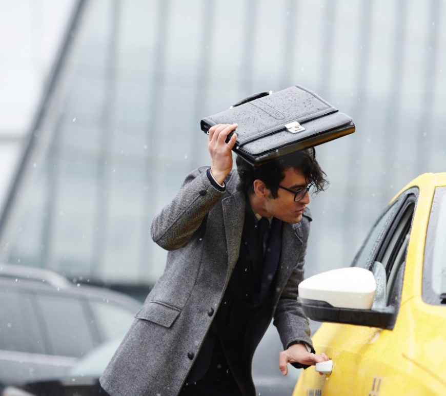 Ejecutivo en la lluvia