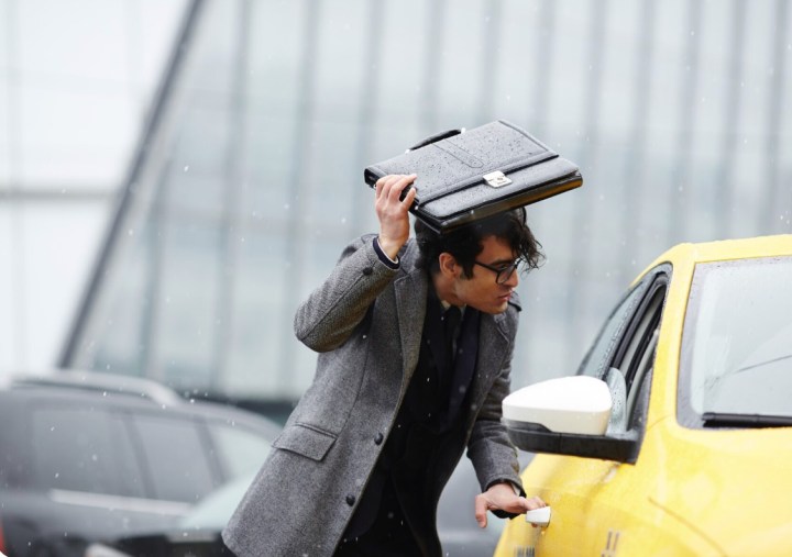 Ejecutivo en la lluvia 