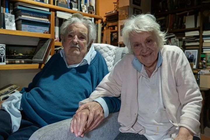 José Mujica y Lucía Topolansky | EFE/ Sofía Torres