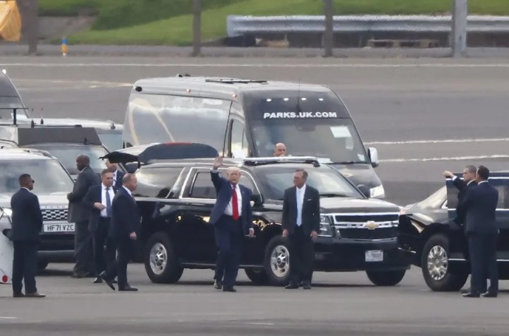 Donald Trump | EFE/ Tolga Akmen