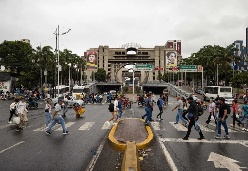 Avenida de Caracas | EFE/ Ronald Peña R