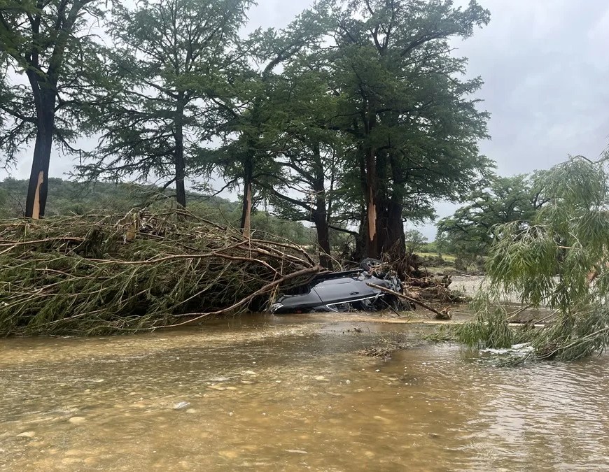 Escombros por inundaciones en Kerrville, Texas (EU) | EFE/Alejandra Arredondo