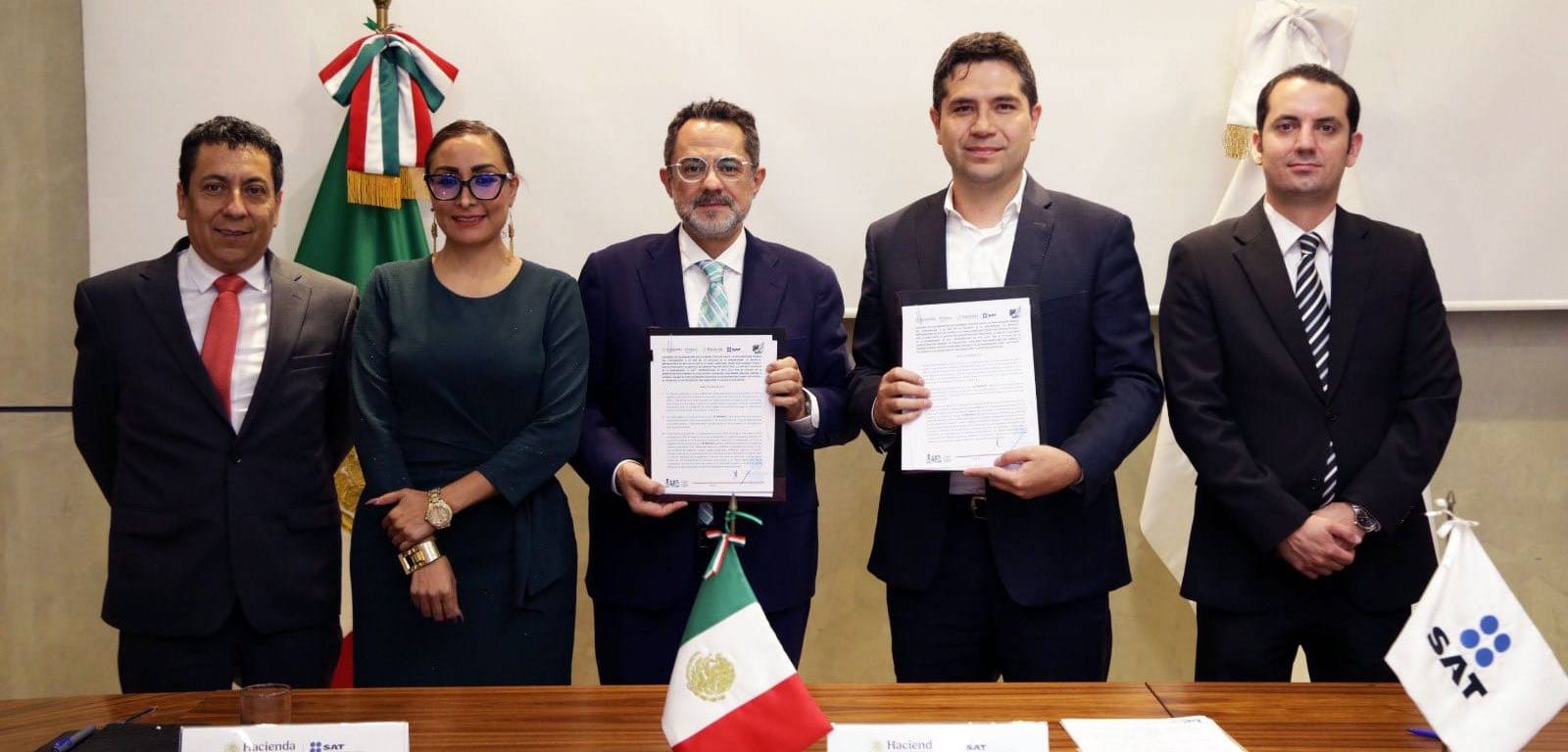 Firma de convenio entre el Sat y la Profeco