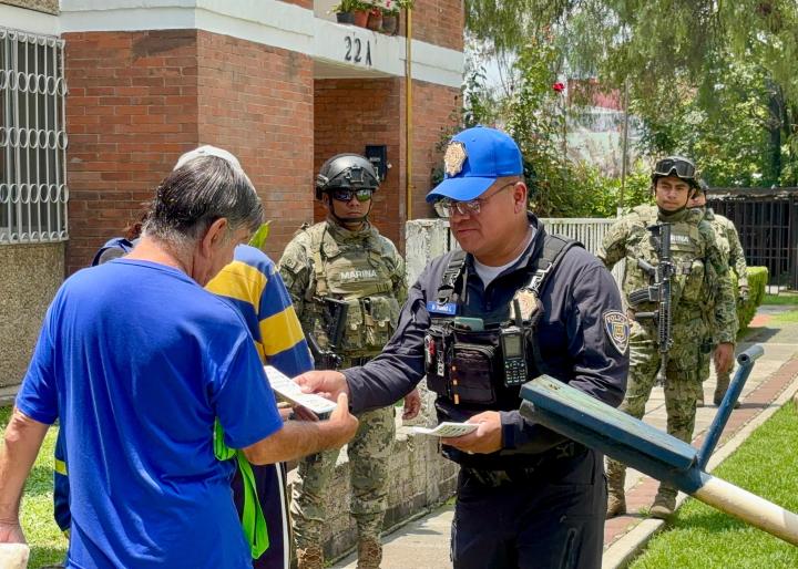 Policia auxiliar e infantes de Marina