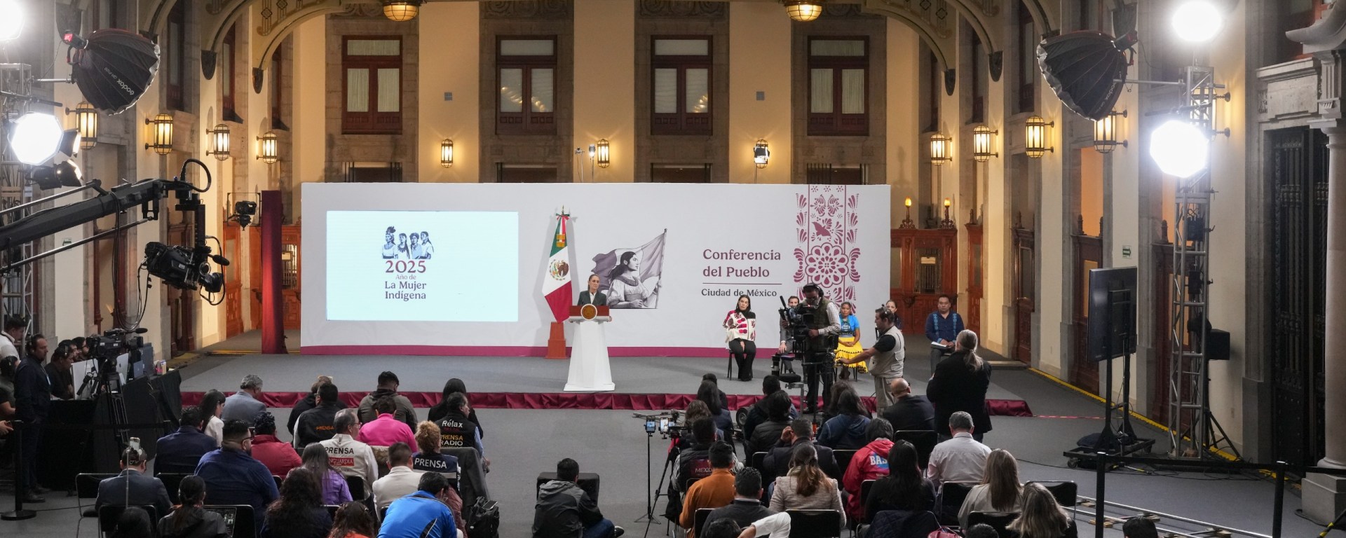 Conferencia de prensa en Palacio Nacional