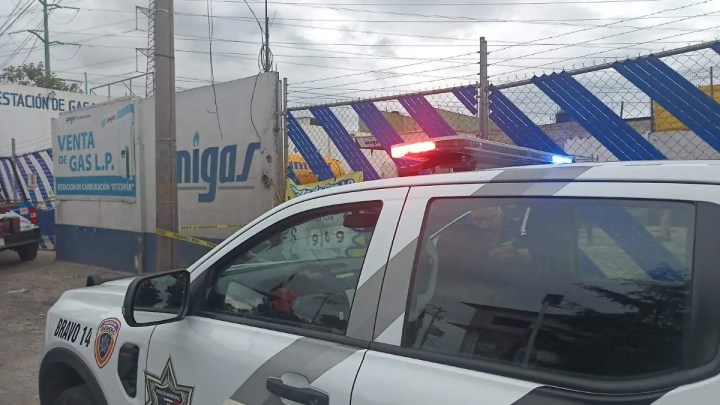 Empresa gasera y patrulla