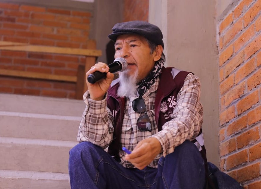 Persona con microfono